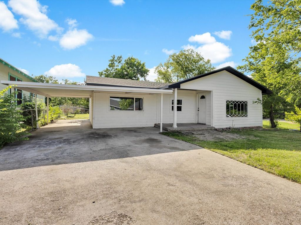 3508 Livingston Avenue, Fort Worth, TX 76110