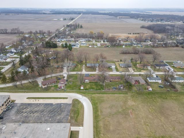 4906 W Hilltop Drive, Kankakee, IL 60901