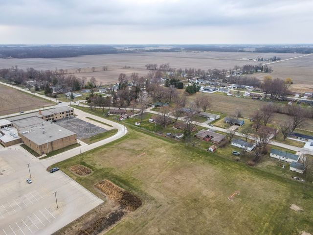 4906 W Hilltop Drive, Kankakee, IL 60901