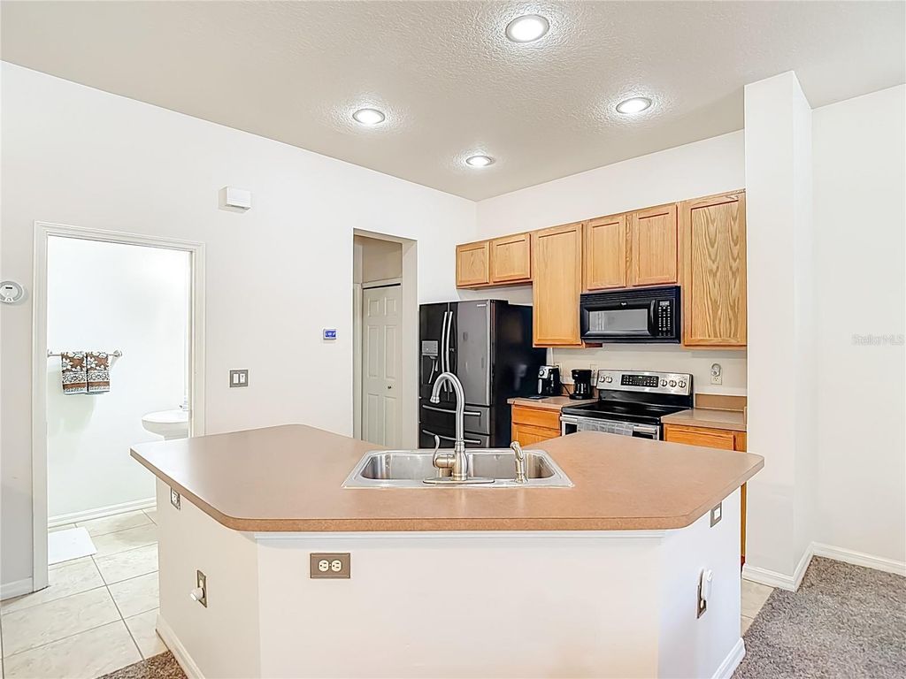 Image 9 of property listing at 7438 GUNN HIGHWAY, Tampa, FL 33625