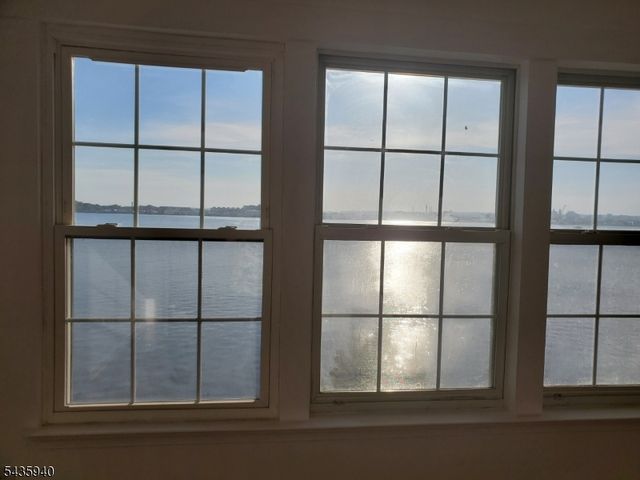 17 Willow St, Jersey City, NJ 07305
