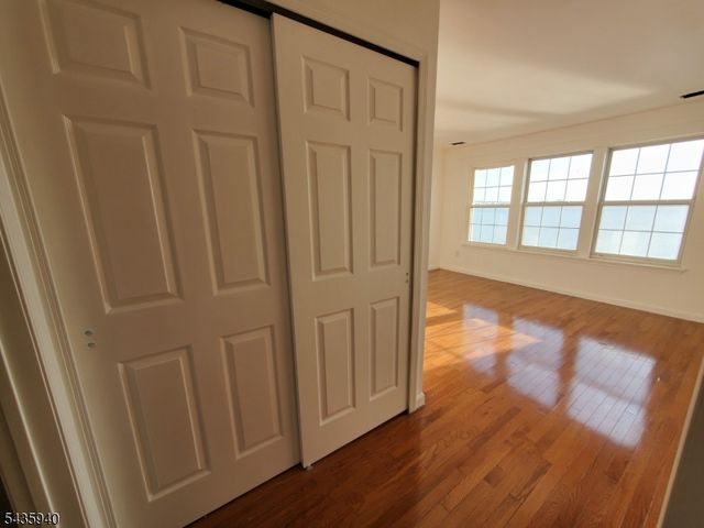 17 Willow St, Jersey City, NJ 07305