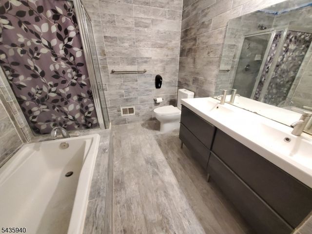 17 Willow St, Jersey City, NJ 07305