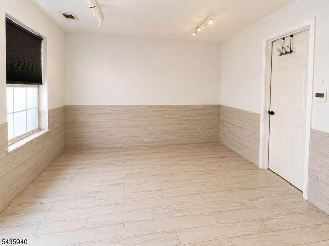 17 Willow St, Jersey City, NJ 07305