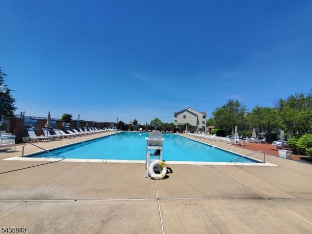 17 Willow St, Jersey City, NJ 07305