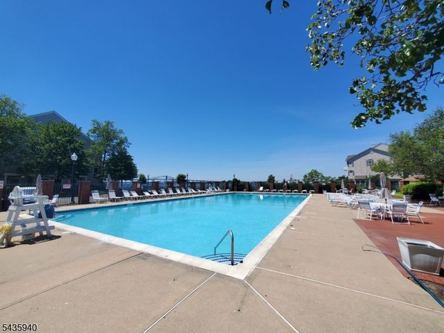 17 Willow St, Jersey City, NJ 07305