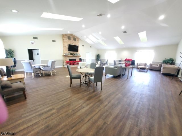17 Willow St, Jersey City, NJ 07305