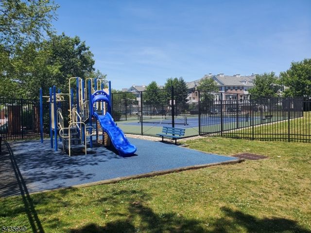 17 Willow St, Jersey City, NJ 07305