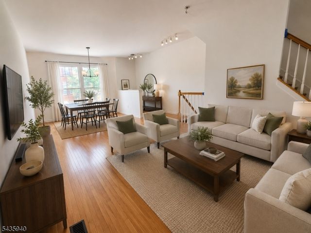 17 Willow St, Jersey City, NJ 07305