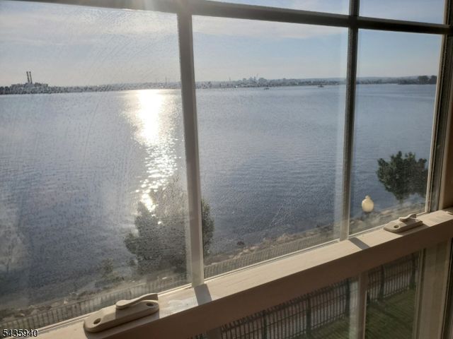 17 Willow St, Jersey City, NJ 07305
