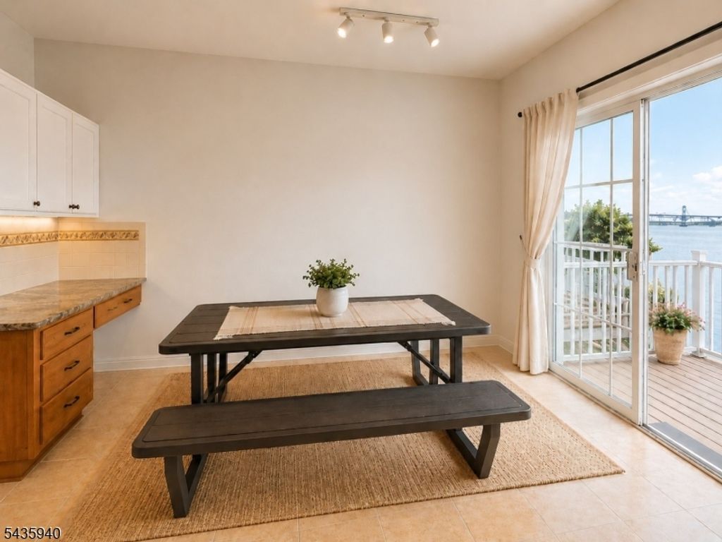 17 Willow St, Jersey City, NJ 07305 — photo 3