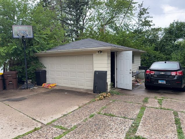 2308 Eastmoreland Avenue, Rockford, IL 61108