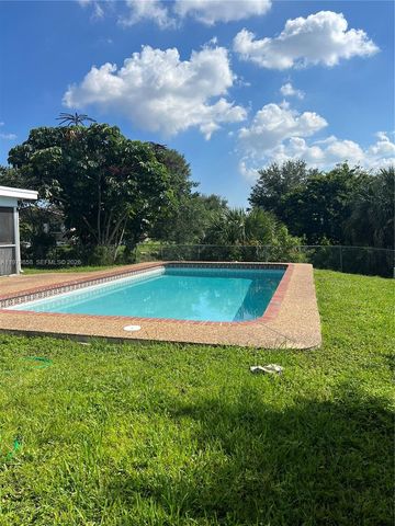 7520 NW 44th Ct, Coral Springs, FL 33065
