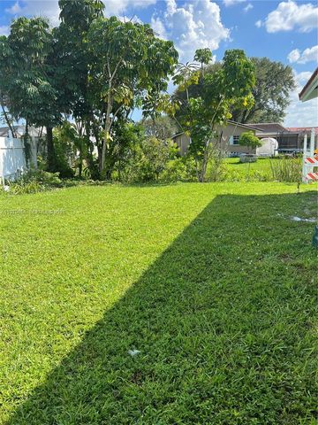 7520 NW 44th Ct, Coral Springs, FL 33065