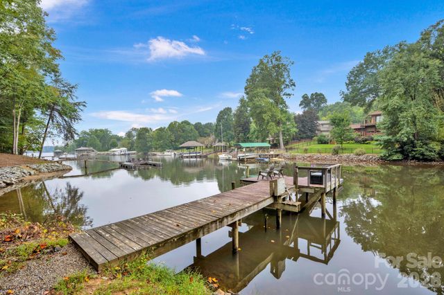 470 Lakeview Shores Loop, Mooresville, NC 28117