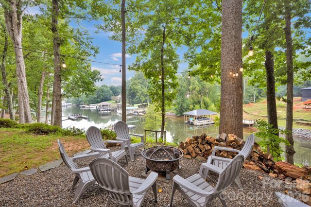 470 Lakeview Shores Loop, Mooresville, NC 28117