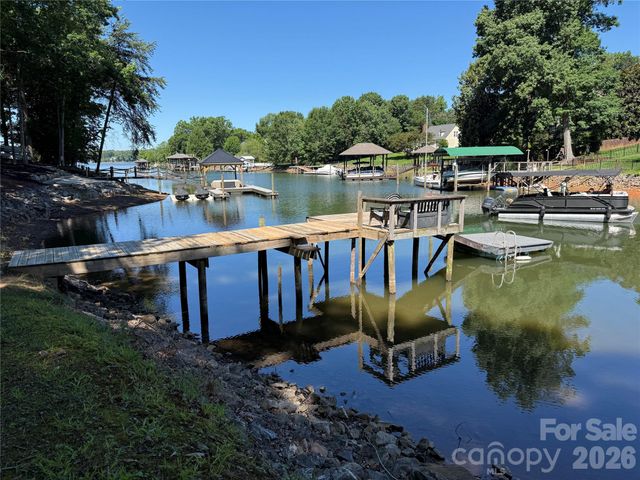 470 Lakeview Shores Loop, Mooresville, NC 28117