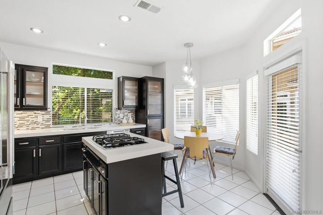 7142 Calabria A, San Diego, CA 92122