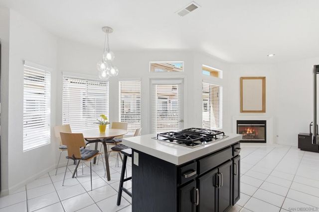 7142 Calabria A, San Diego, CA 92122