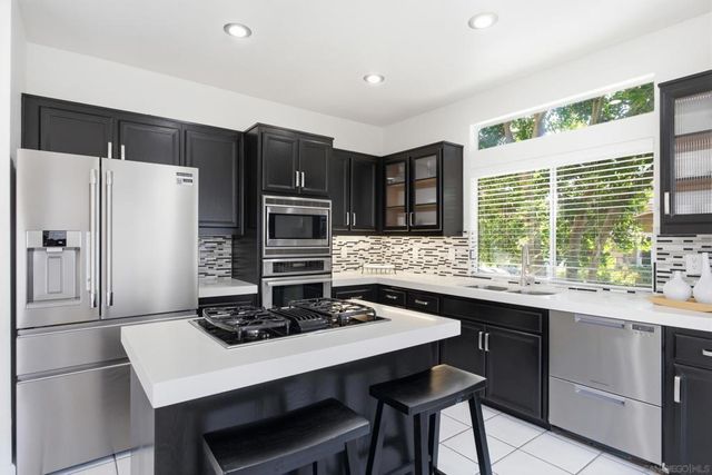 7142 Calabria A, San Diego, CA 92122