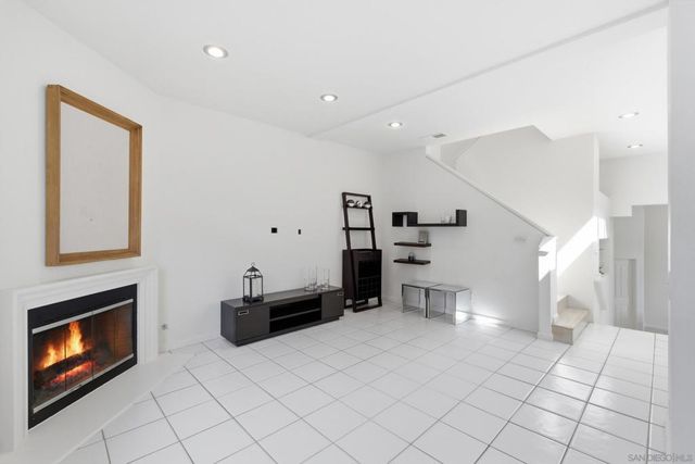 7142 Calabria A, San Diego, CA 92122