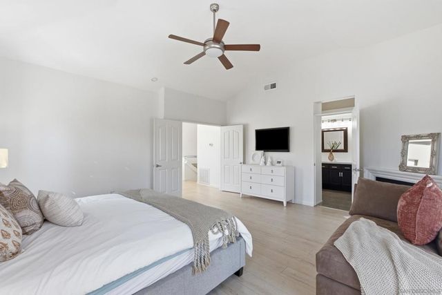 7142 Calabria A, San Diego, CA 92122