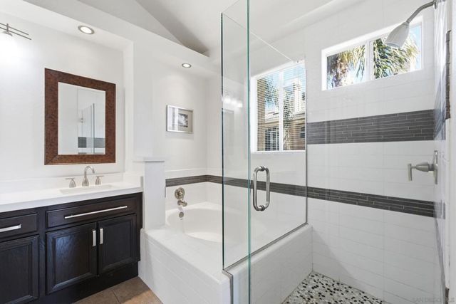7142 Calabria A, San Diego, CA 92122