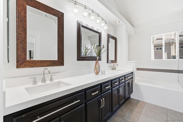 7142 Calabria A, San Diego, CA 92122