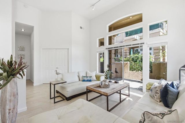 7142 Calabria A, San Diego, CA 92122