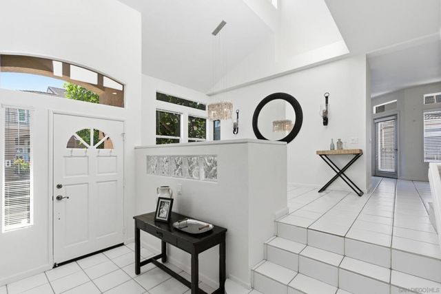 7142 Calabria A, San Diego, CA 92122