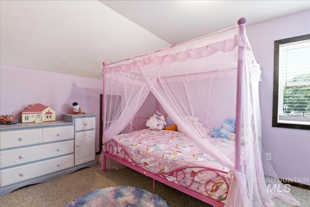 2415 Iowa Ave, Caldwell, ID 83605