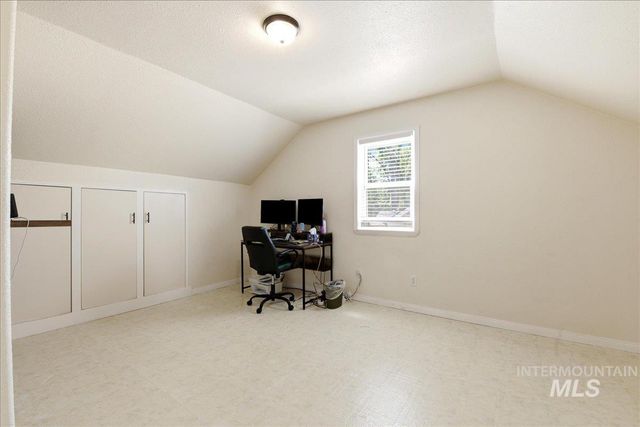 2415 Iowa Ave, Caldwell, ID 83605