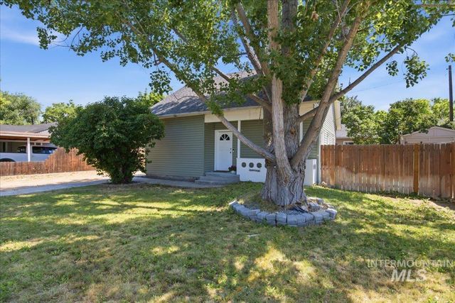 2415 Iowa Ave, Caldwell, ID 83605