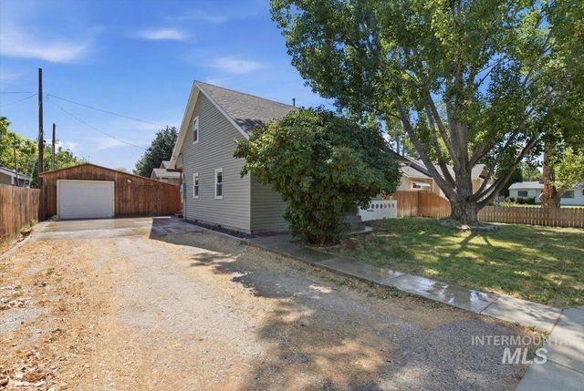 2415 Iowa Ave, Caldwell, ID 83605