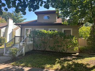 23 S Worth Avenue, Elgin, IL 60123