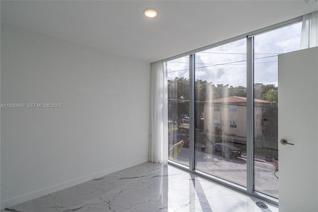 8425 Crespi Blvd TH4, Miami Beach, FL 33141