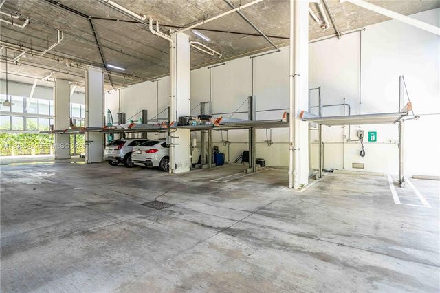 8425 Crespi Blvd TH4, Miami Beach, FL 33141