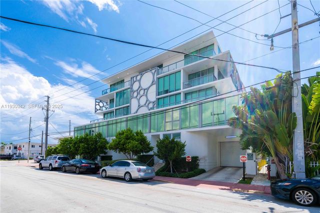 8425 Crespi Blvd TH4, Miami Beach, FL 33141