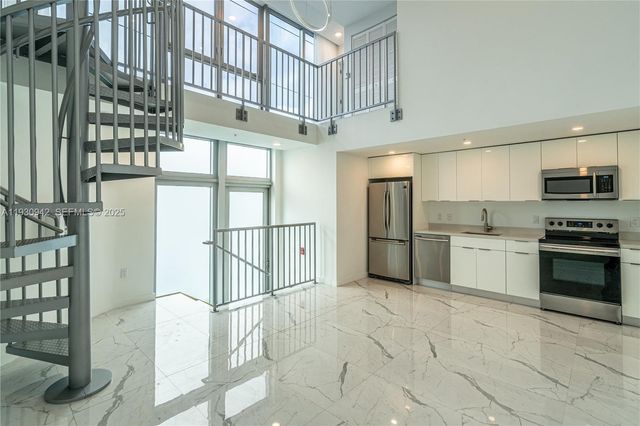8425 Crespi Blvd TH4, Miami Beach, FL 33141