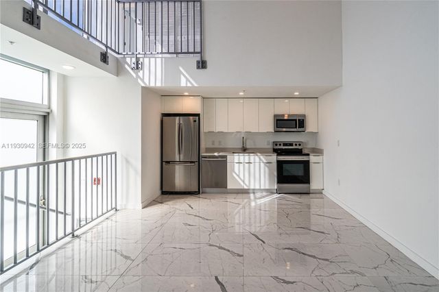 8425 Crespi Blvd TH4, Miami Beach, FL 33141