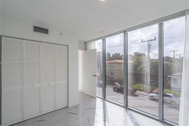 8425 Crespi Blvd TH4, Miami Beach, FL 33141