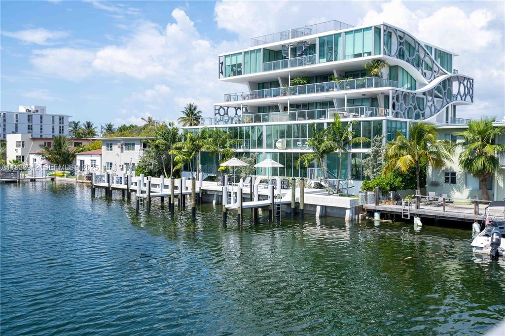 8425 Crespi Blvd TH4, Miami Beach, FL 33141