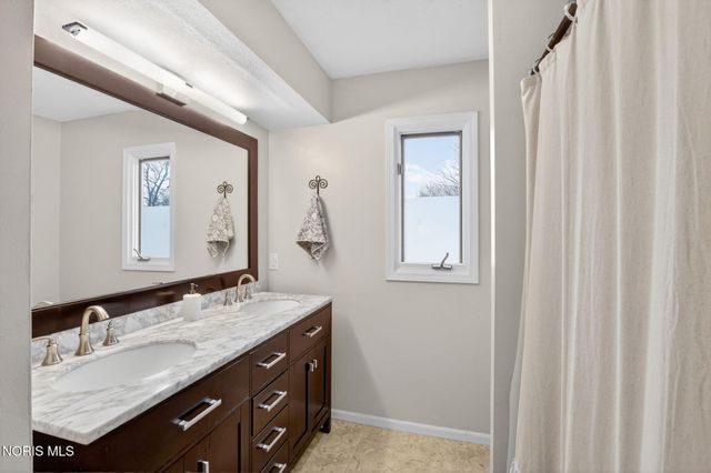 5543 Greenridge Drive, Toledo, OH 43615