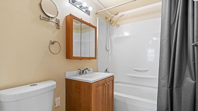 219 W 10th St., Kennewick, WA 99337