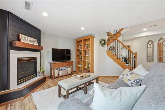 507 NW Timber Ridge Trail, Lee's Summit, MO 64081