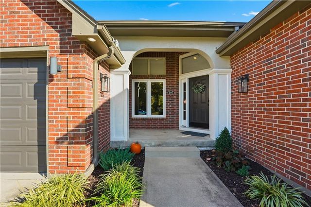 507 NW Timber Ridge Trail, Lee's Summit, MO 64081