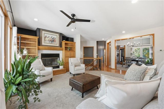 507 NW Timber Ridge Trail, Lee's Summit, MO 64081