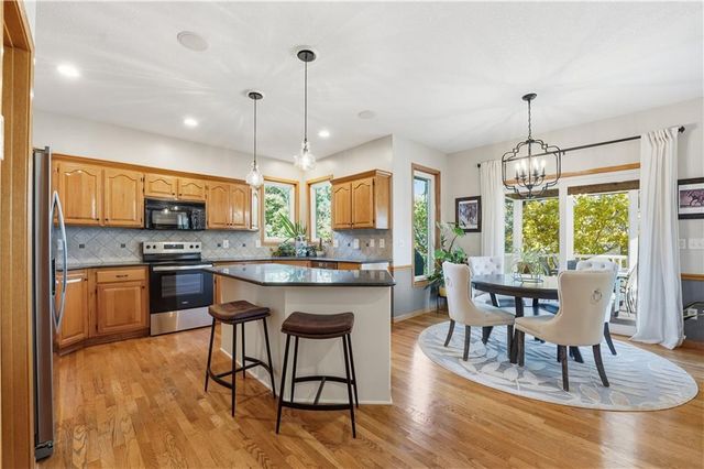 507 NW Timber Ridge Trail, Lee's Summit, MO 64081