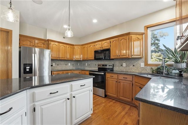 507 NW Timber Ridge Trail, Lee's Summit, MO 64081