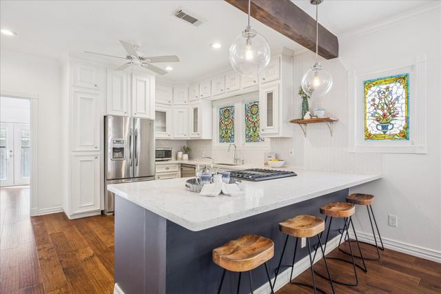 709 Walton Street, Houston, TX 77009